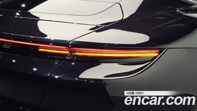 Porsche Taycan 2021 — Photo 22/39