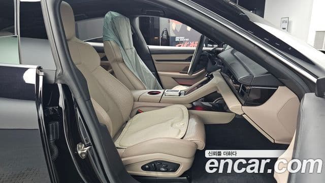Porsche Taycan 2021 — Photo 13/39