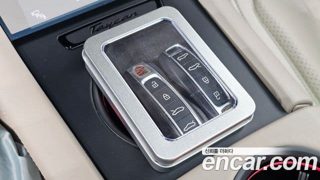 Porsche Taycan 2021 — Photo 29/39