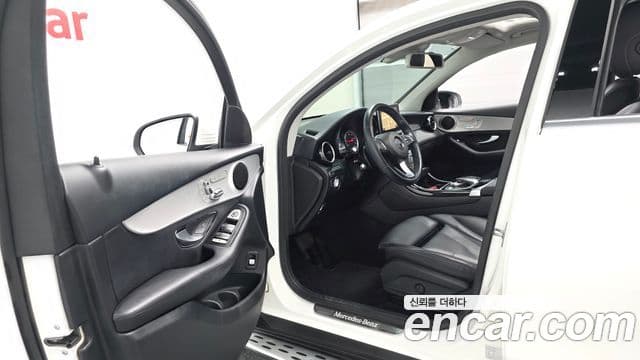 Mercedes-Benz GLC-Class 2018 — ფოტო 11/36