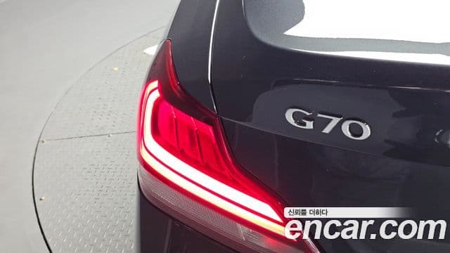 Genesis G70 2019 — Photo 26/39