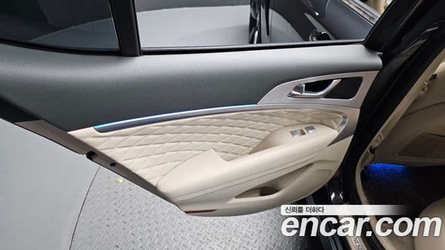 Genesis G70 2019 — Photo 25/39