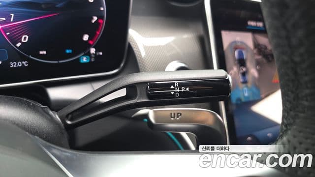 Mercedes-Benz GLC-Class 2025 — Photo 10/20