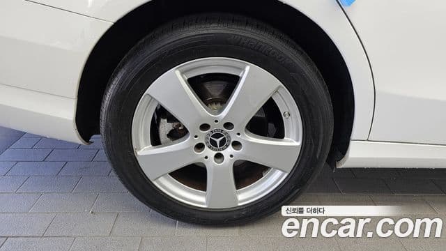 Mercedes-Benz C-Class 2018 — Şəkil 10/20