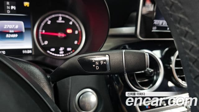 Mercedes-Benz C-Class 2018 — Şəkil 19/20