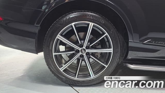 Audi Q7 2021 — Şəkil 6/37