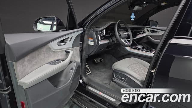 Audi Q7 2021 — Şəkil 18/37