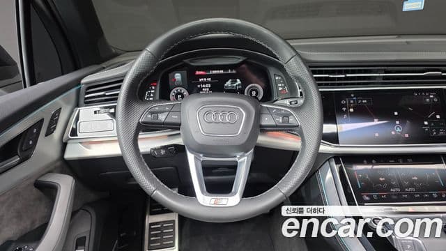 Audi Q7 2021 — Şəkil 22/37