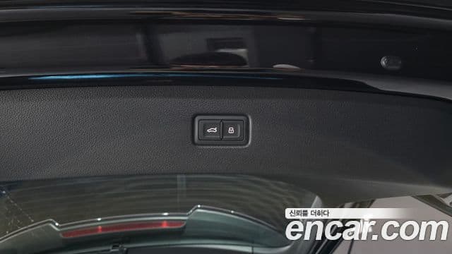 Audi Q7 2021 — Şəkil 16/37