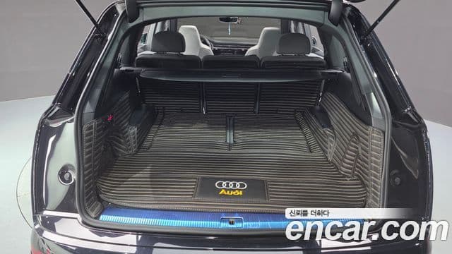 Audi Q7 2021 — Şəkil 36/37
