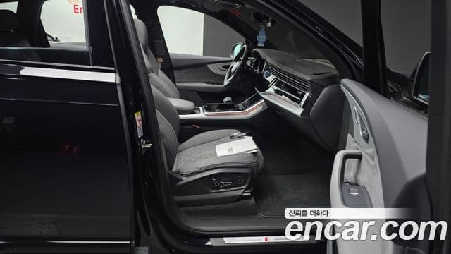 Audi Q7 2021 — Şəkil 11/37