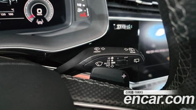 Audi Q7 2021 — Şəkil 19/37