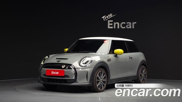 Mini Cooper Electric 2022 — ფოტო 18/20
