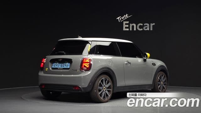 Mini Cooper Electric 2022 — ფოტო 13/20