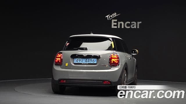 Mini Cooper Electric 2022 — ფოტო 19/20