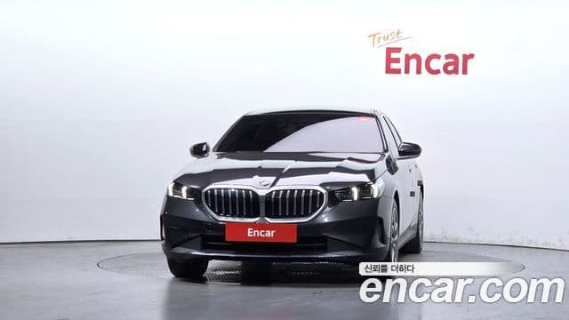 BMW 5 Series 2023 — ფოტო 31/33