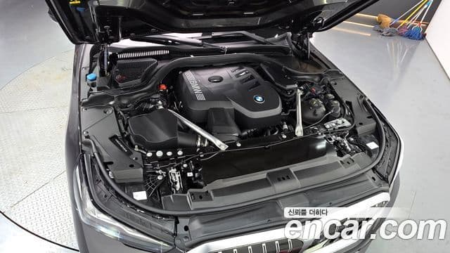 BMW 5 Series 2023 — ფოტო 32/33