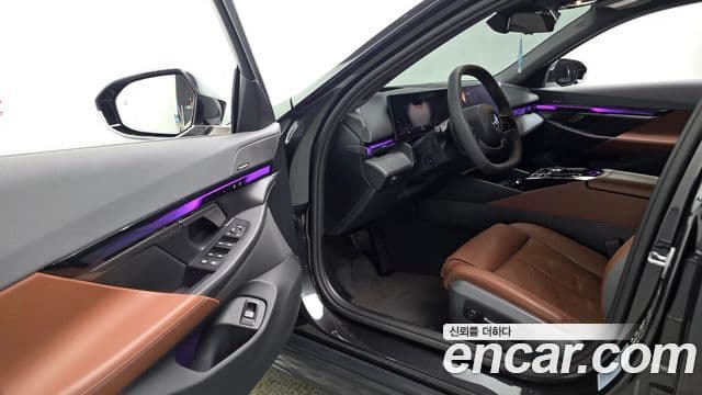 BMW 5 Series 2023 — ფოტო 4/33