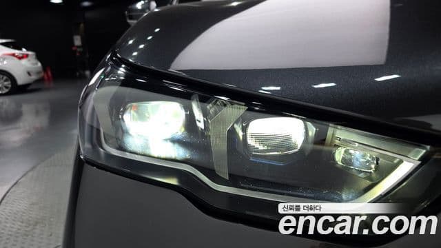BMW 5 Series 2023 — ფოტო 14/33