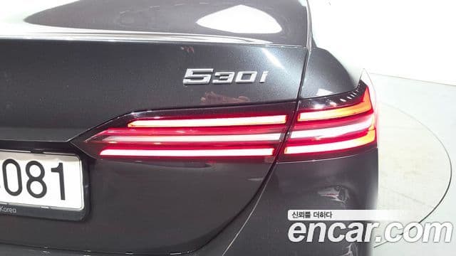 BMW 5 Series 2023 — ფოტო 20/33