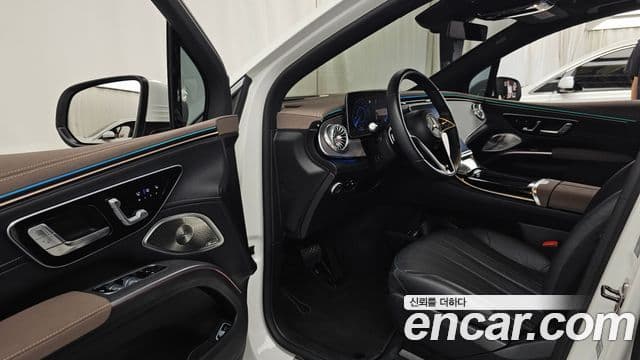 Mercedes-Benz EQS SUV 2023 — ფოტო 16/37