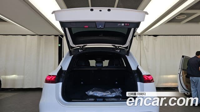 Mercedes-Benz EQS SUV 2023 — ფოტო 18/37