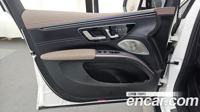 Mercedes-Benz EQS SUV 2023 — ფოტო 30/37