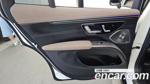 Mercedes-Benz EQS SUV 2023 — ფოტო 23/37