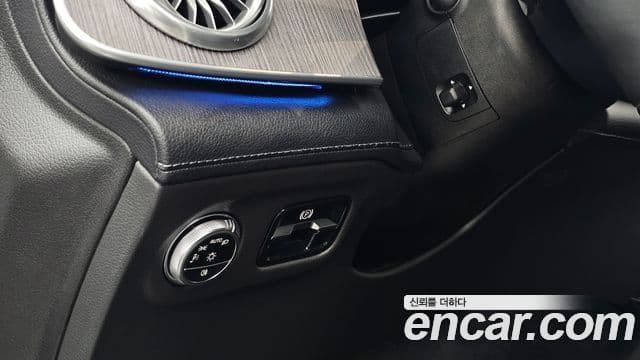 Mercedes-Benz EQS SUV 2023 — ფოტო 10/37