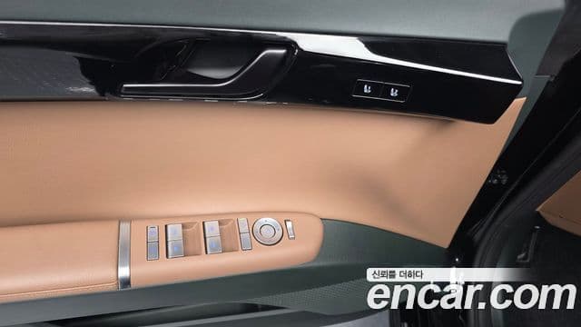 Hyundai Grandeur Hybrid 2023 — Photo 8/31