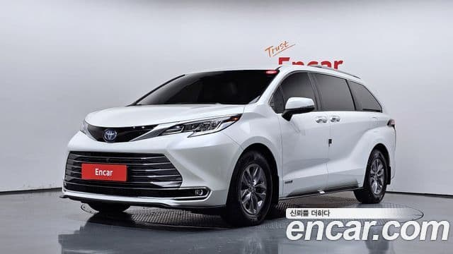 Toyota Sienna 2021 — Фото 1/20