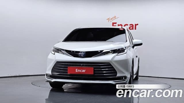 Toyota Sienna 2021 — Фото 3/20
