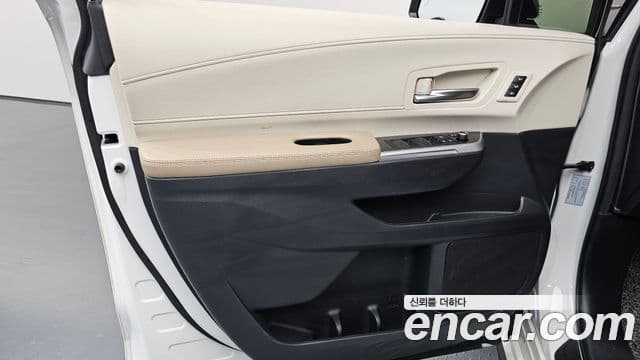 Toyota Sienna 2021 — Şəkil 35/36