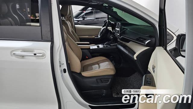 Toyota Sienna 2021 — Şəkil 1/36