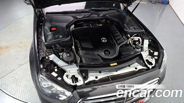 Mercedes-Benz E-Class 2021 — ფოტო 24/32