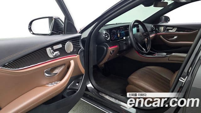 Mercedes-Benz E-Class 2021 — ფოტო 30/32