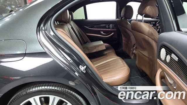 Mercedes-Benz E-Class 2021 — ფოტო 15/32
