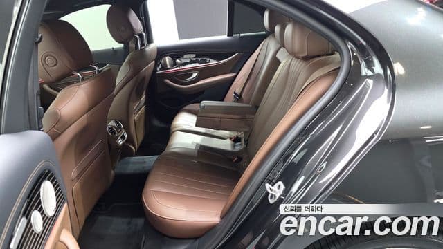 Mercedes-Benz E-Class 2021 — ფოტო 7/32