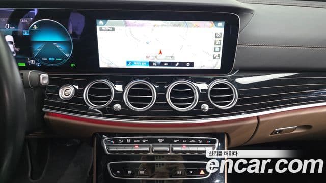 Mercedes-Benz E-Class 2021 — ფოტო 20/32