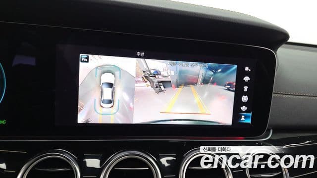 Mercedes-Benz E-Class 2021 — ფოტო 21/32