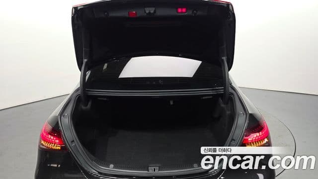 Mercedes-Benz E-Class 2021 — ფოტო 31/32