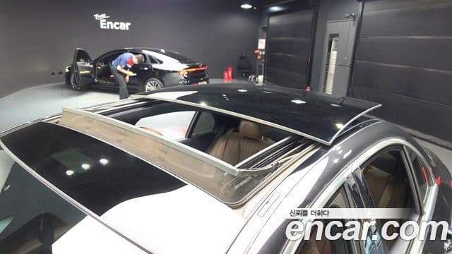 Mercedes-Benz E-Class 2021 — ფოტო 27/32