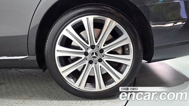 Mercedes-Benz E-Class 2021 — ფოტო 26/32