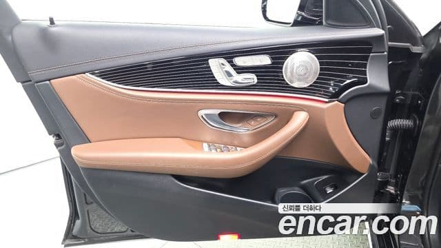 Mercedes-Benz E-Class 2021 — ფოტო 22/32