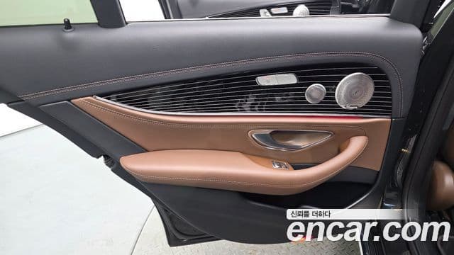 Mercedes-Benz E-Class 2021 — ფოტო 10/32