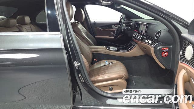 Mercedes-Benz E-Class 2021 — ფოტო 17/32
