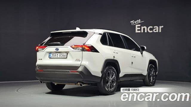 Toyota RAV4 2024 — ფოტო 34/35