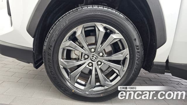 Toyota RAV4 2024 — ფოტო 8/35