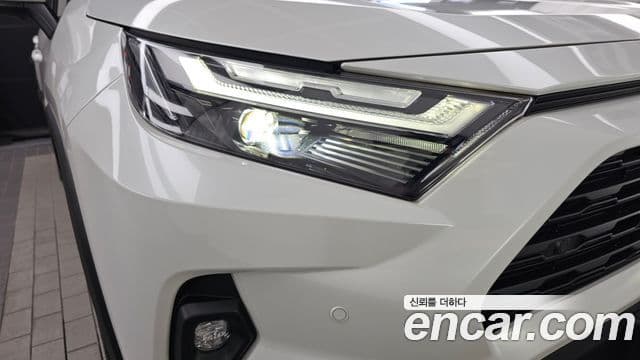 Toyota RAV4 2024 — ფოტო 25/35