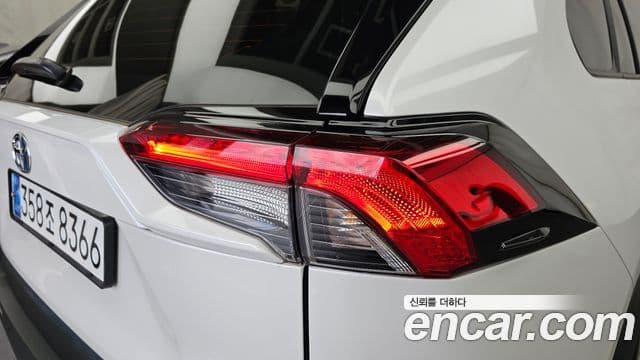 Toyota RAV4 2024 — ფოტო 27/35